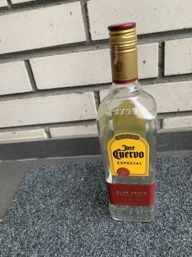 PUSTA butelka Jose Cuervo Especial