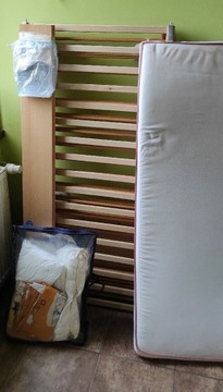 Drewniane łóżeczko dziecięce 