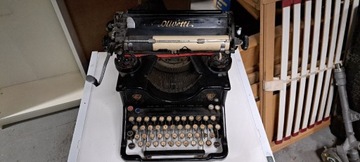 Maszyna do pisania Olivetti m40