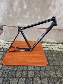 RAMA ALUMINIOWA SZOSOWA BMC ROZMIAR 47.5CM 