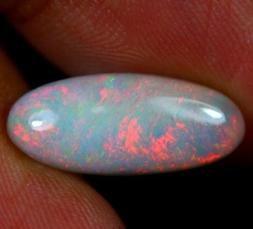 Opal etiopski kaboszon  naturalny 2,95 ct