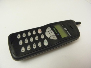 Sagem RC 715 -- telefon komórkowy