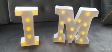 świecące litery I,M 22 cm