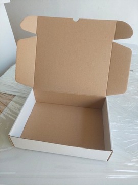 Opakowanie  box 250x250x100  białe prezentowe