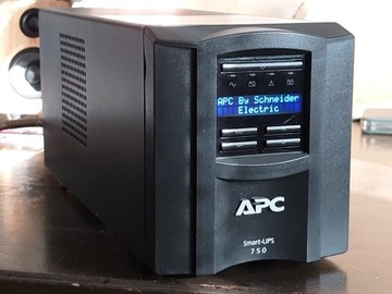 UPS APC Smart-UPS 750 VA (SMT750I)