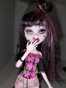 Draculaura lalka monster high