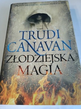 Trudi Canavan Złodziejka Magia