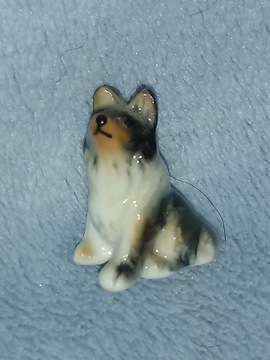 Porcelanowa stara mini figurka piesek collie