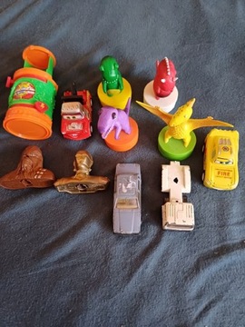 Stare zabawki i pieczątki z dinozaurami 