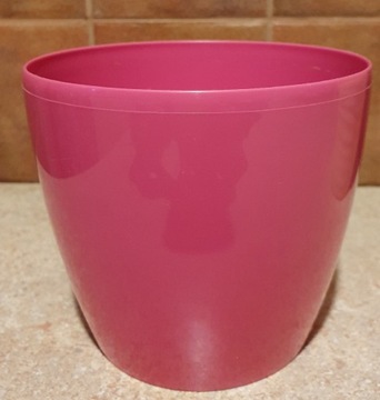 Osłonka na doniczkę różowa 12 cm plastikowa 