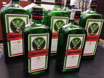 Jagermeister litrowe butelki plus gratis.