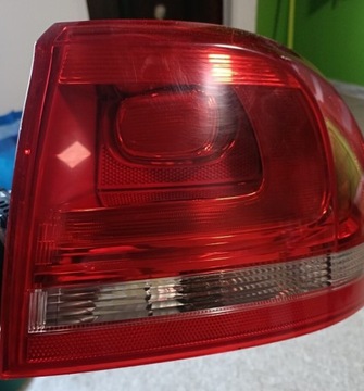 VW TOUAREG LAMPA PRAWY TYŁ 7P6945096F