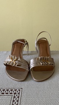 Sandały damskie w kolorze złoto-platynowym