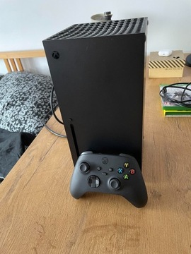 Xbox Series X 1TB + 1 pad + 2 gry