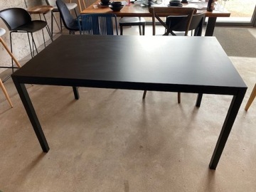 Stół KUADRO 140 cm czarny ekspozycyjny laminat