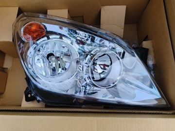 Opel Astra H reflektor lampa przód prawa