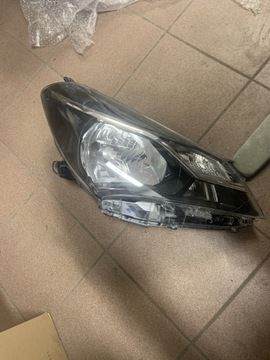 Reflektor prawy toyota yaris iii 3 lift 17-