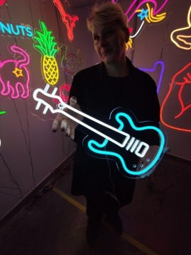 Neon LED napis swietlny. Gitara neon