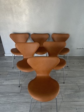 Krzesła Fritz Hansen Arne Jacobsen seria 7