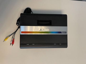 Atari 7800 mod AV i zasilania, 2 gry  2 kontrolery