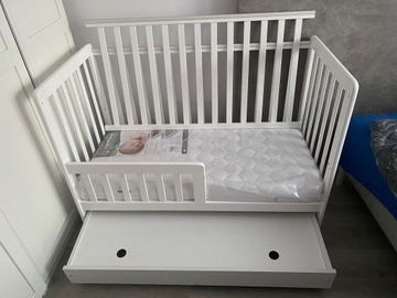 Nowe łóżeczko dziecięce z szufladą i materacem