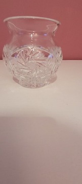 Mały kryształowy wazonik