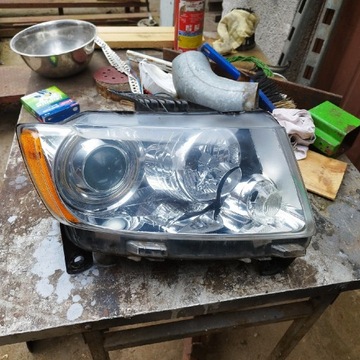 Lampa przednia lewa jeep grand Cherokee wk2 