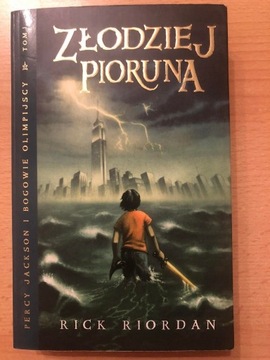 "Złodziej pioruna" Rick Riordan