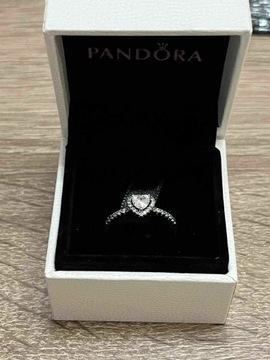 Pandora pierścionek Wzniesione Serce
