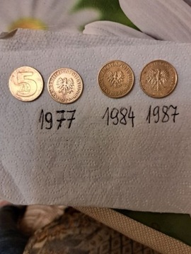 Dwie monety z 1977r bez znaku menniczego 