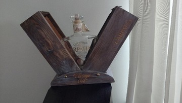 Karafka w drewnianej skrzyni Vintage 24/28 cm