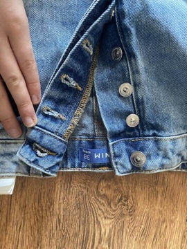 spodnie jeansowe z dziurami