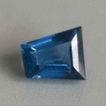 Tanzanit 6.7 CT ,    11 x 9.4 mm