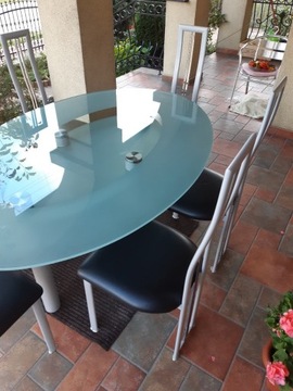 Szklany stół   z  6-cioma  krzesłami  
