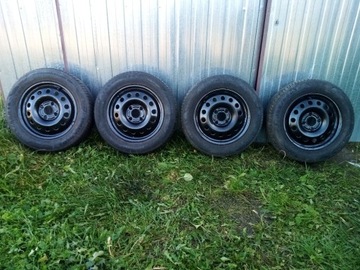 Sprzedam Opony Zimowe z Felgami rozmiar 195/60R15 