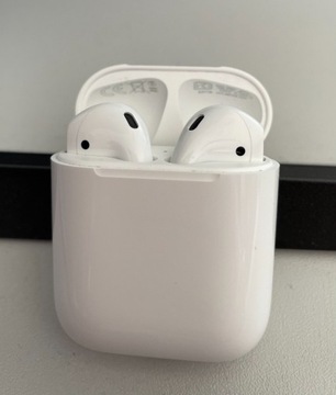 Apple Airpods 2 generacji + etui Spiegen gratis!