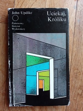 John Updike - Uciekaj króliku