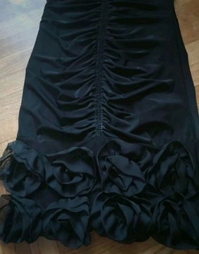 Czarna sukienka bez ramiączek 