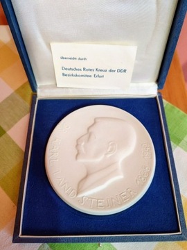Medalion z porcelany (DDR)
