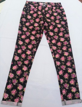 Nowe spodnie  z różami John Baner 170 cm 36/38