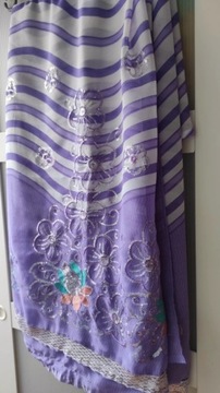 Fioletowe sari zdobione cekinami