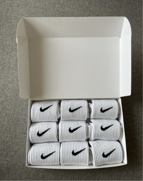 Nike Wysokie Białe Skarpety Boks 9 par (35/38)