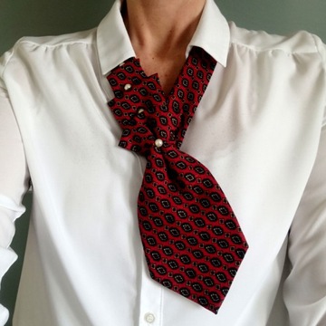 Krawat damski - dodatek do bluzki, koszuli, swetra
