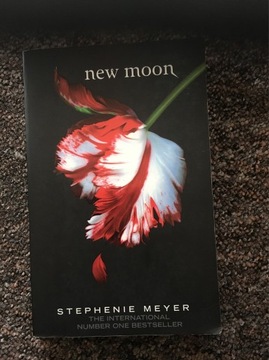 New moon by Stephenie Meyer