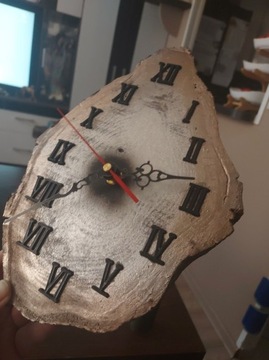 zegar scienny z plastra drewna