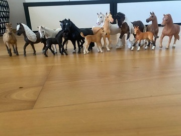 Konie figurki Schleich 13 sztuk