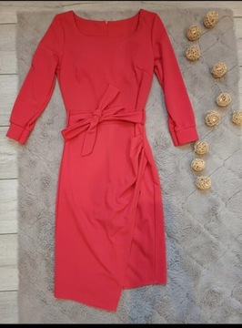 Sukienka czerwona z paskiem 