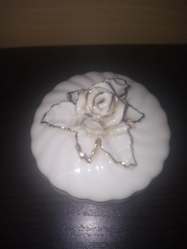 Puzderko ceramiczne z różą na biżuterię