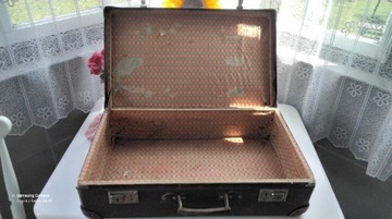 Stara walizka wczesnego Prl