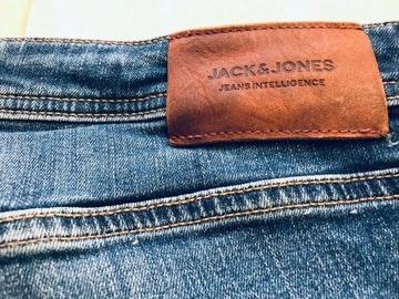 Spodnie marki Jack&Jones   32x32